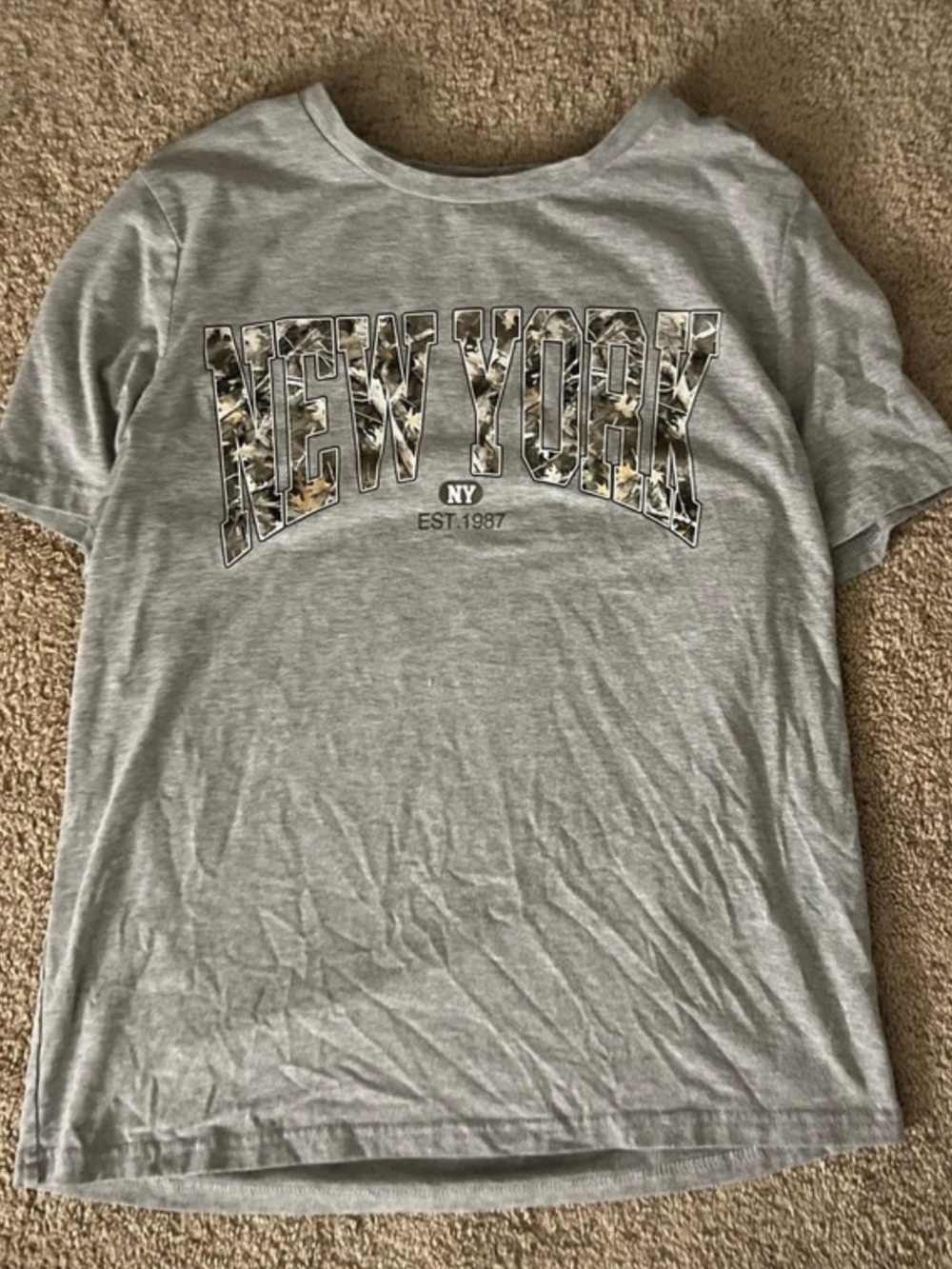 SHEIN Light Gray 'New York' Graphic Tee with Camo Print